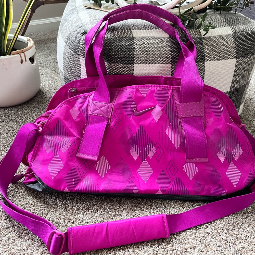 NIKE DUFFLE BAG-Hot Pink Geometric Pattern-Difficult to find-